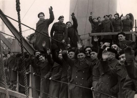 Pożegnanie żołnierzy Polskich Sił Zbrojnych na Zachodzie powracających z Wielkiej Brytanii do kraju zdrogą morską