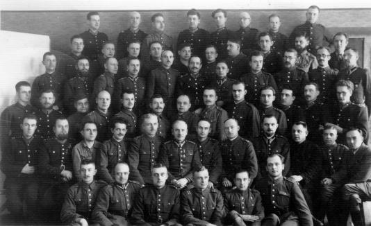 Żołnierze Wojska Polskiego internowani w Wiłkowiszkach.