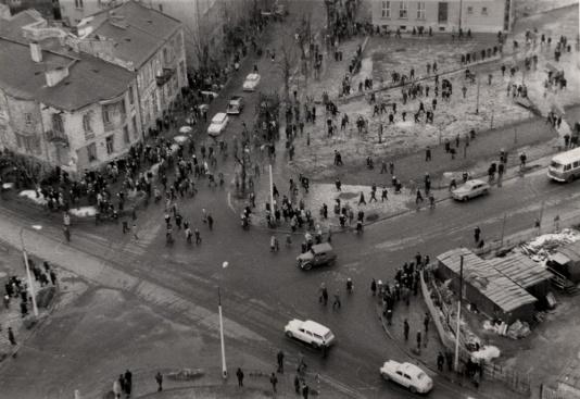 Wydarzenia marcowe, okolice Politechniki Warszawskiej, ulica Polna róg Mokotowskiej i Armii Ludowej