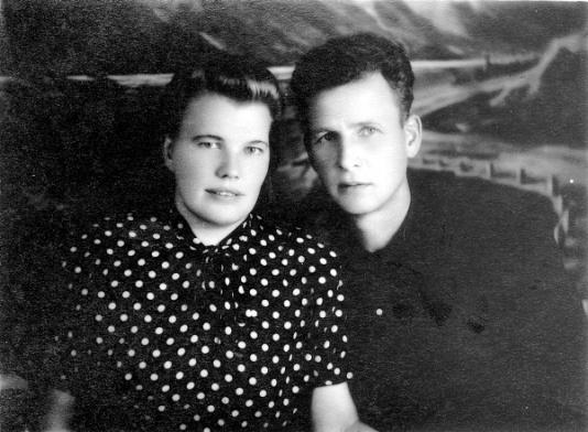 Edward Lisowski, były żołnierz AK ps. Kruk i jego żona Stefania po uwolnieniu z łagru w Orotukanie (Kołyma, ZSRR).
