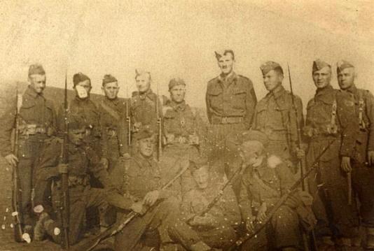 Żołnierze formującej się Armii Andersa w Dżałał Abad (Kirgistan, ZSRR). Podporucznik Grela na ćwiczeniach.