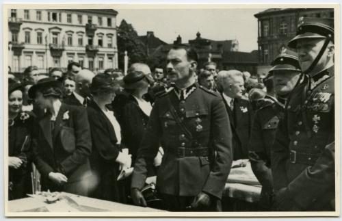 Wręczenie sztandaru dla dowódcy 5 Batalionu Telegraficznego, 18 czerwca 1937