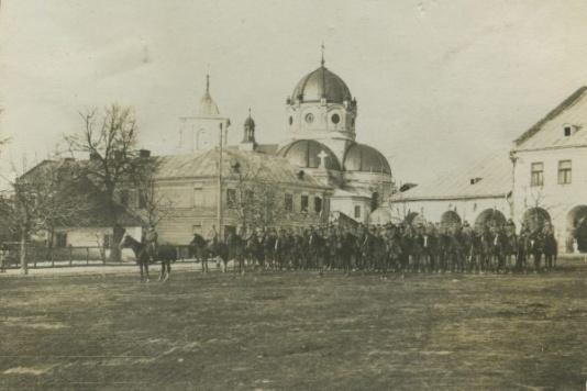 14. Pułk Ułanów Jazłowieckich na rynku w Żołkwi, 1 listopada 1919