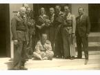 Pamiątkowe zdjęcie na zakończenie kursu administracyjnego zorganizowanego dla oficerów 2 Korpusu Polskiego w Instytucie Polsko-Brytyjskim w Tel-Avivie (Palestyna),  20 kwietnia 1944
