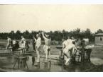 Żołnierze Wojska Polskiego podczas kąpieli w Rembertowie, latem 1919