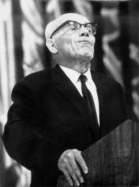 Podczas zebrania aktywu partyjnego w Sali Kongresowej Pałacu Kultury i Nauki w Warszawie, pierwszy sekretarz KC PZPR Władysław Gomułka wygłasza wielogodzinną mowę, poświęconą wydarzeniom marcowy