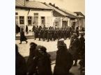 Oddział Straży Granicznej podczas defilady z okazji rocznicy uchwalenia konstytucji 3 Maja w Horodence (woj. stanisławowskie)